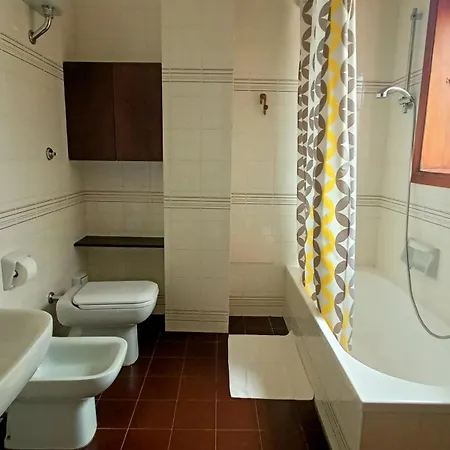 White Flowers Quadrupla Con Garage Privato In Centro